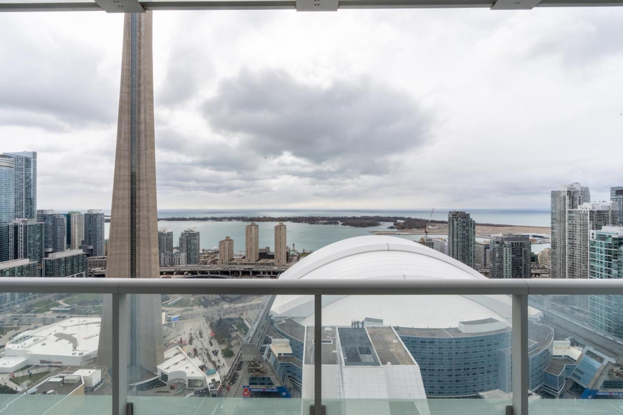 Globalstay Modern Downtown Apartment โตรอนโต ภายนอก รูปภาพ