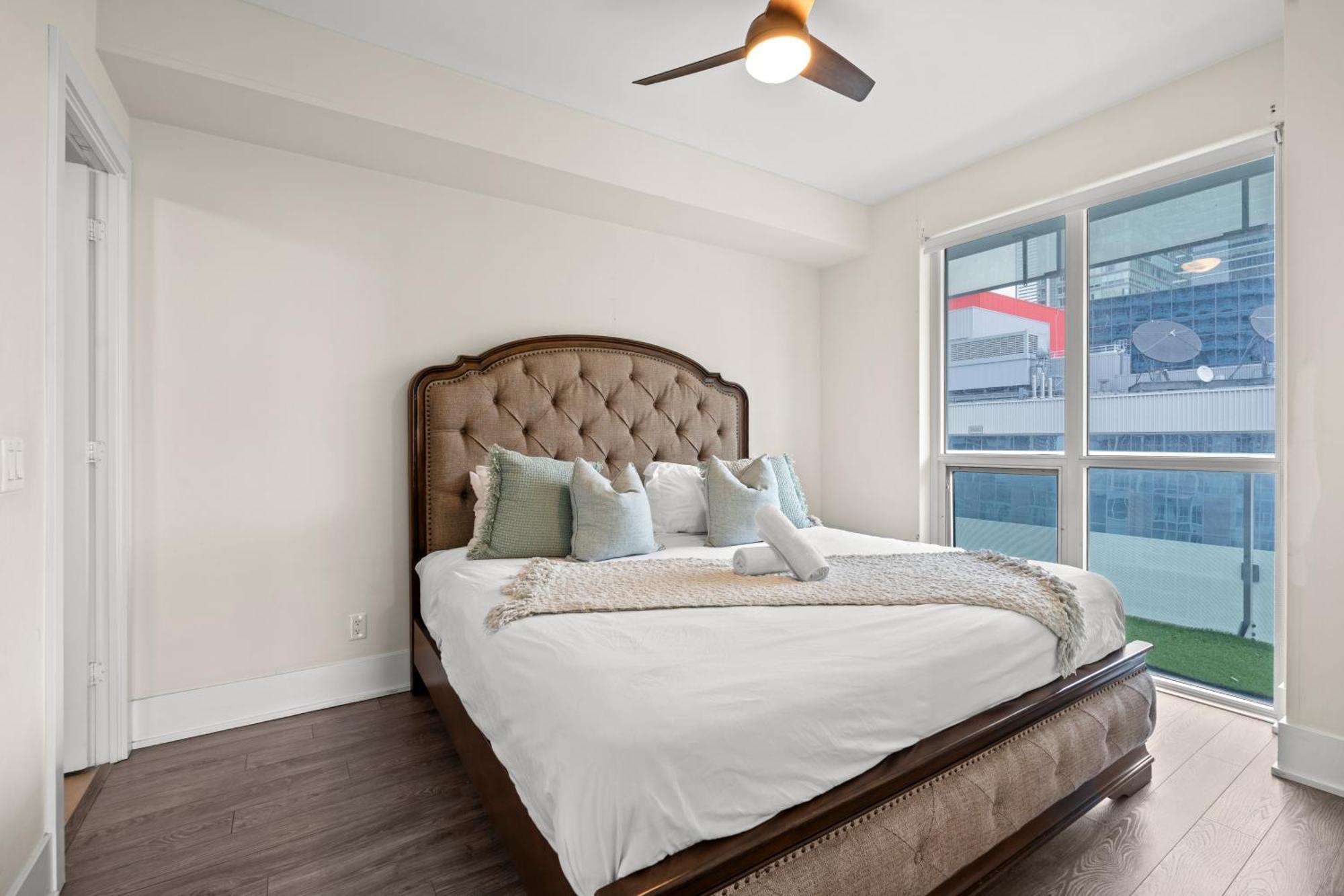 Globalstay Modern Downtown Apartment โตรอนโต ภายนอก รูปภาพ